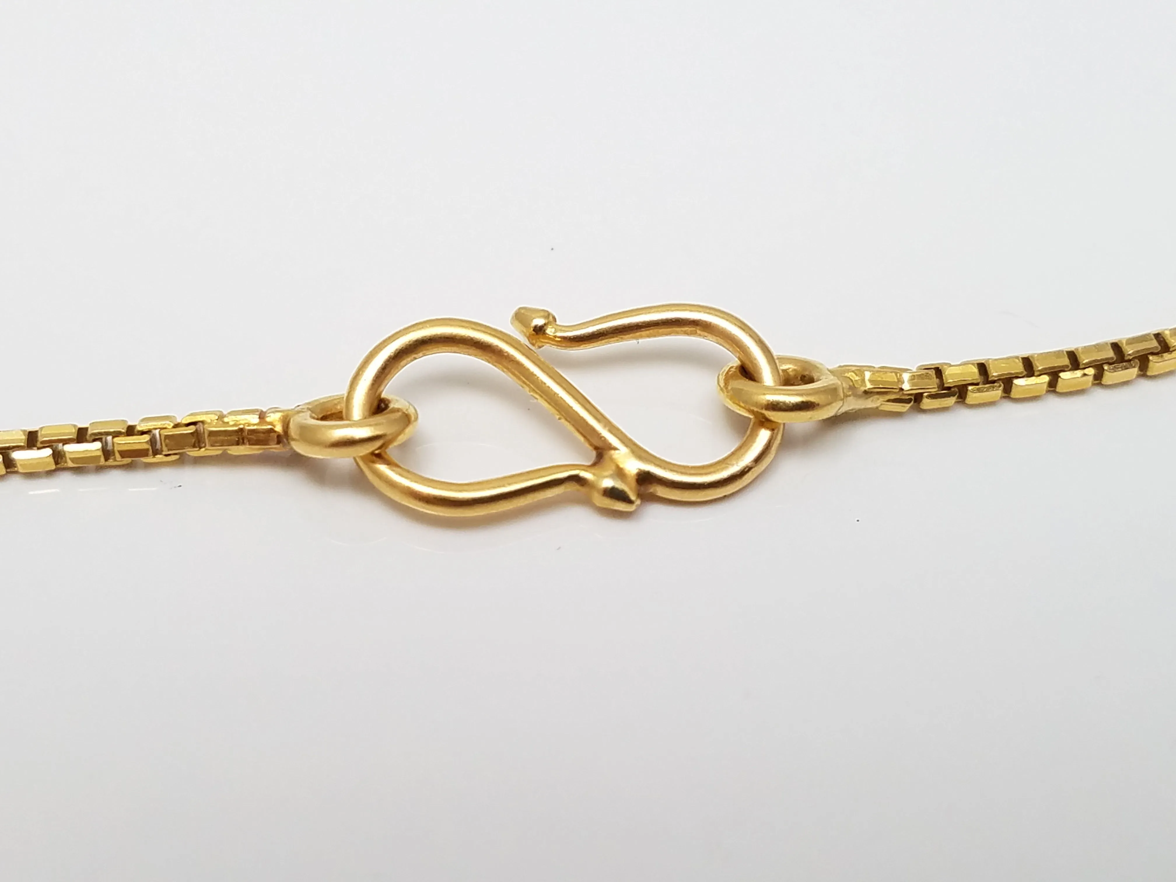 22.75"  20k Solid Yellow Gold Box Style Link Chain Necklace