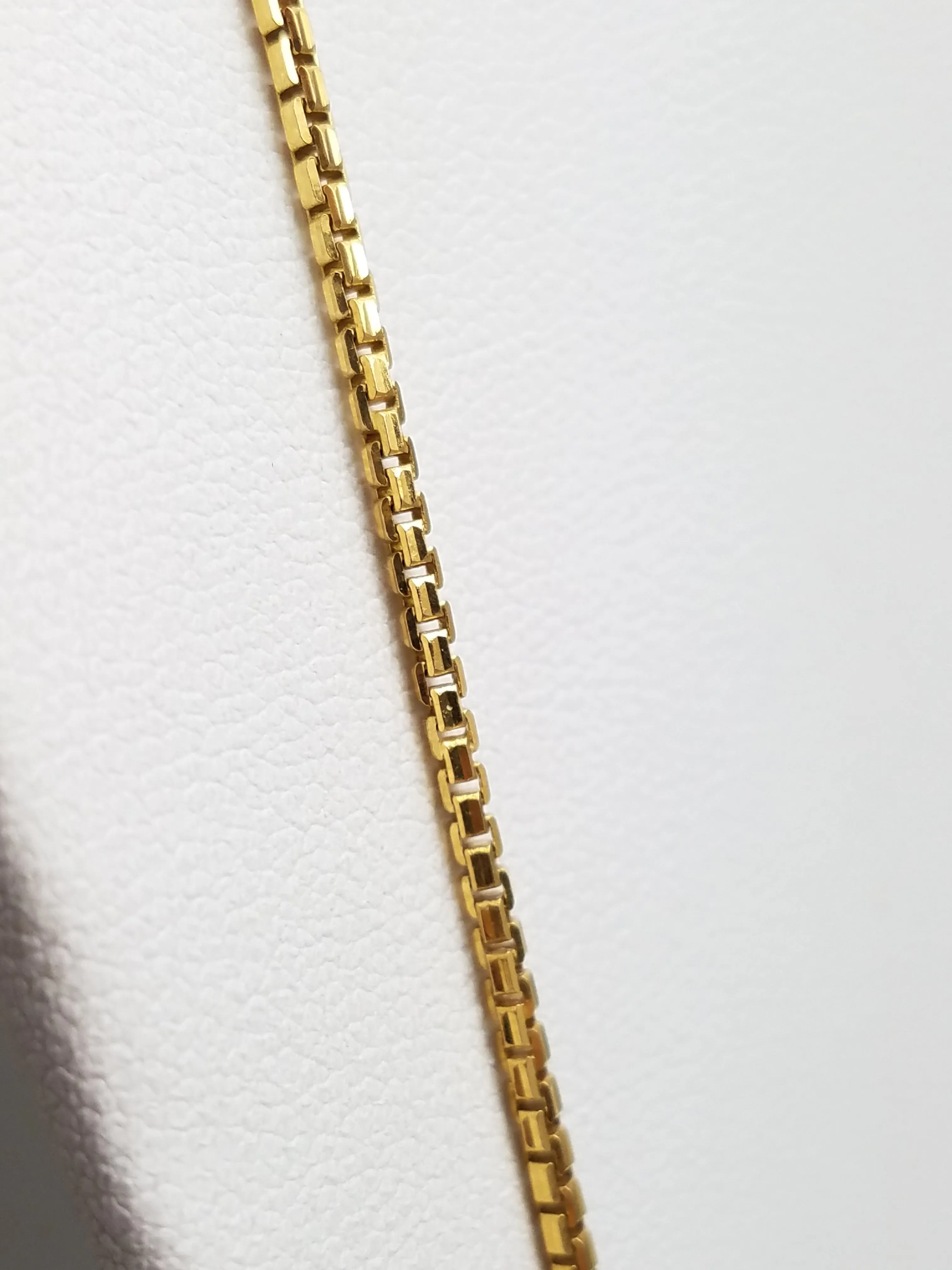 22.75"  20k Solid Yellow Gold Box Style Link Chain Necklace