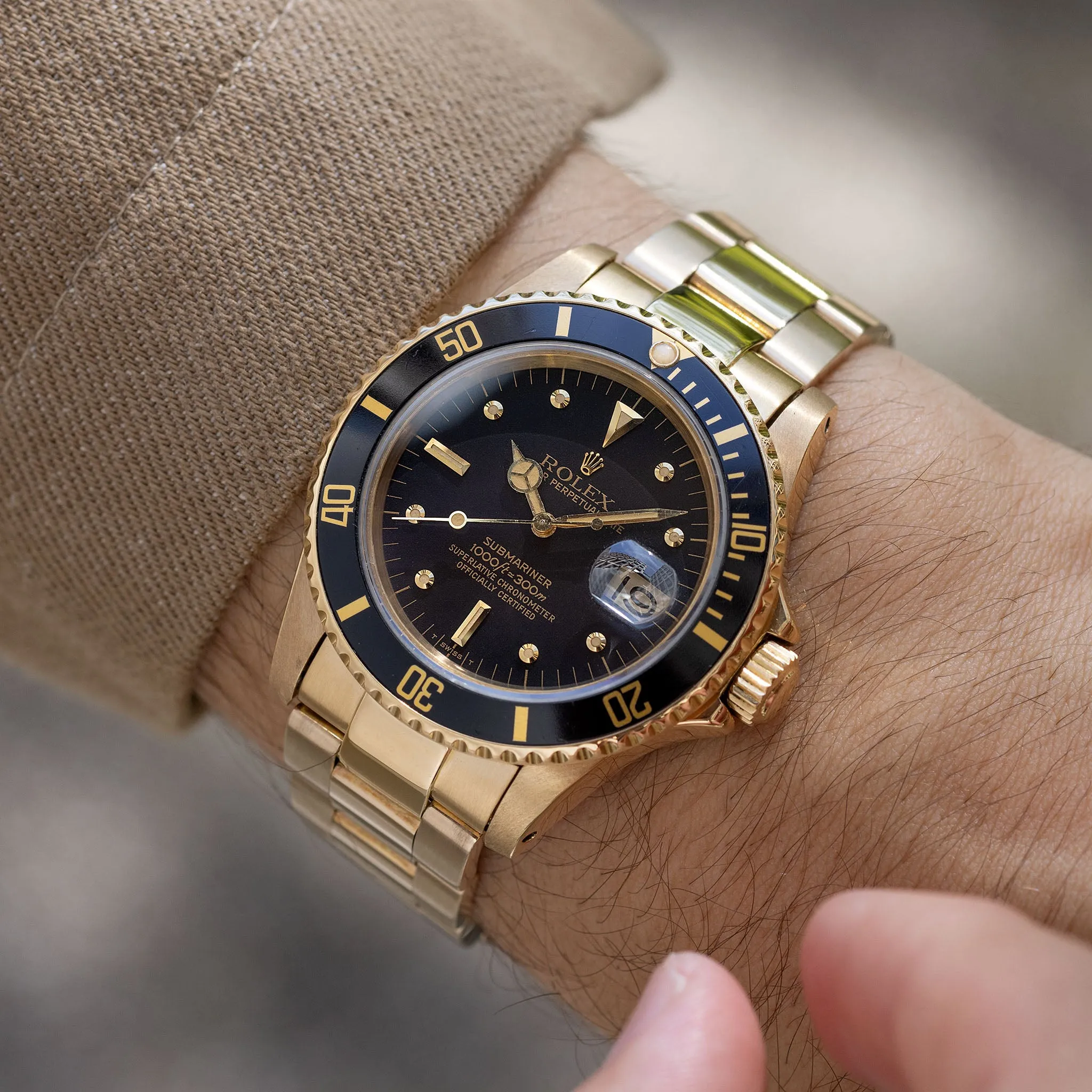 Rolex Submariner Date in 18k  gold ref. 16808 with black nipple dial Box and Papers