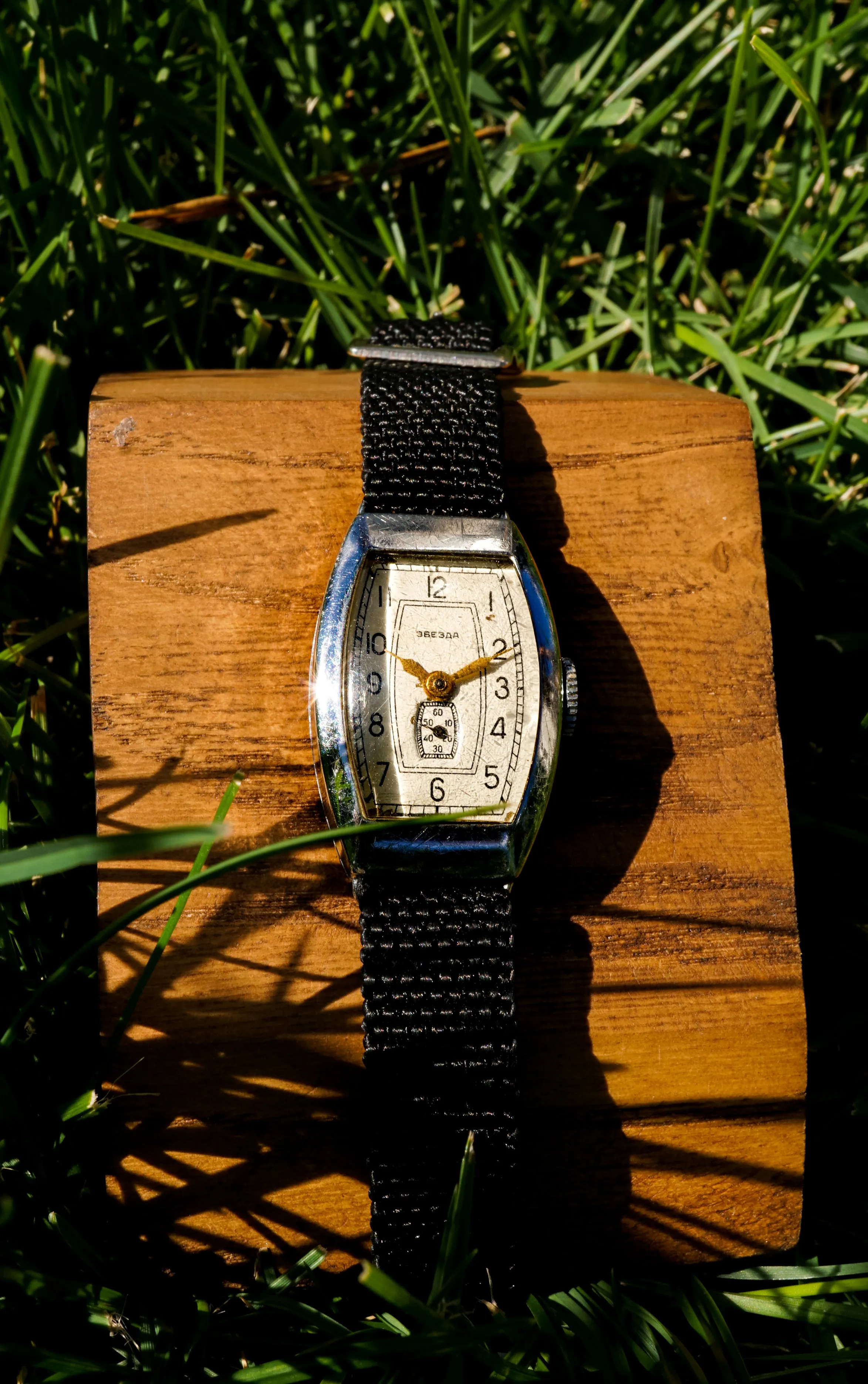 Vintage Soviet womens mechanical watch Zvezda 3Q1958